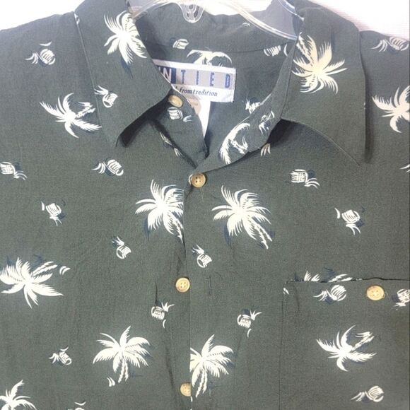Other - Vintage - UnTied A Break from Tradition  Hawaiian M collared button down shirt